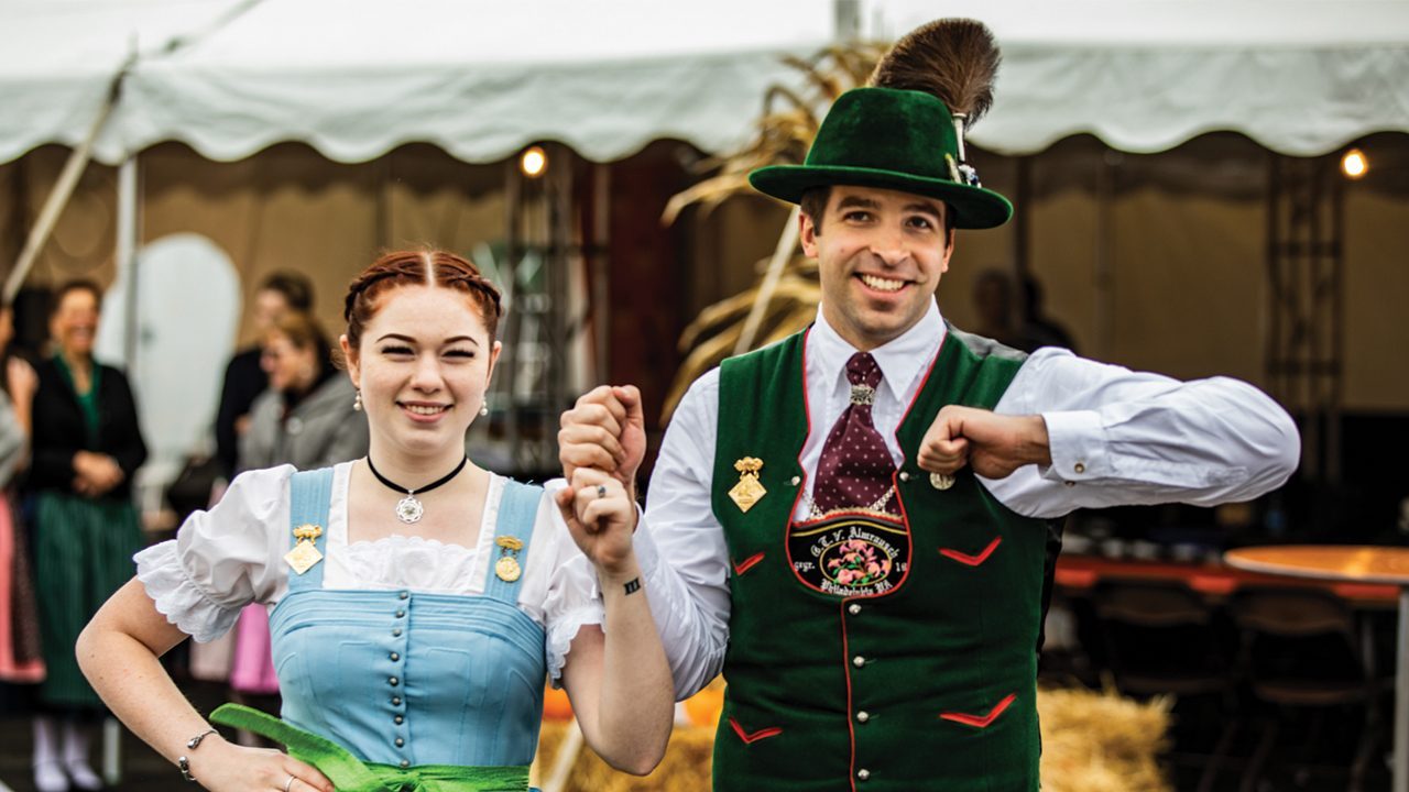 FESTIVALS_Oktoberfest_dancingcouple_1280x720