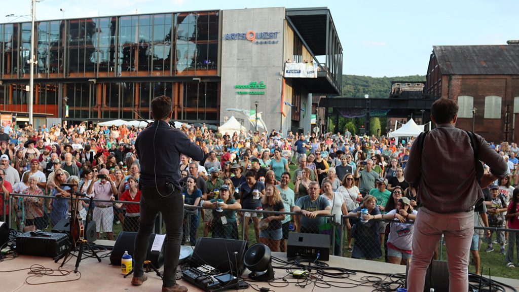 HOMEPAGE_Numbers_crowd_1024x576