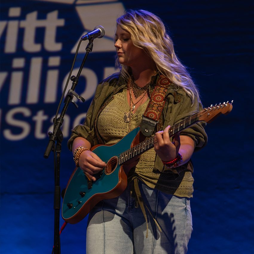 LEVITT_performer_850x850