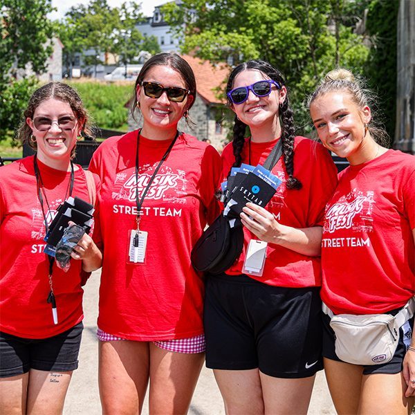 PIC_interns_600x600