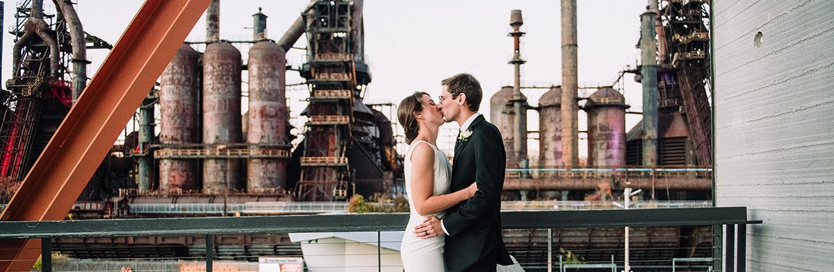 PRIVATEEVENTS_wedding_deck-kiss_1200x392
