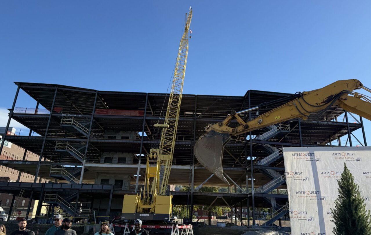 volunteer-beam-signing-Building-Progress