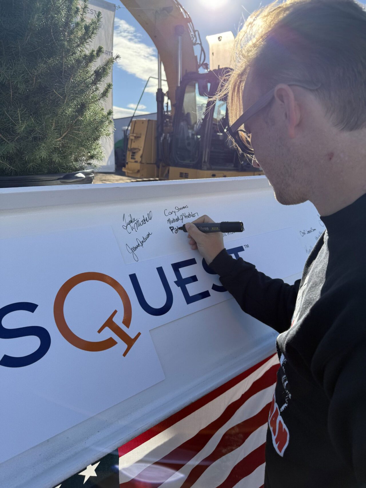 volunteer-beam-signing-ParkerSigning