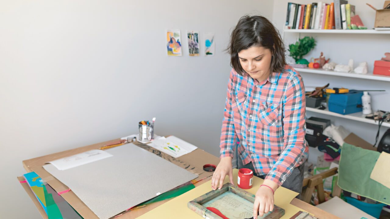 Photo of a teaching artist creating art