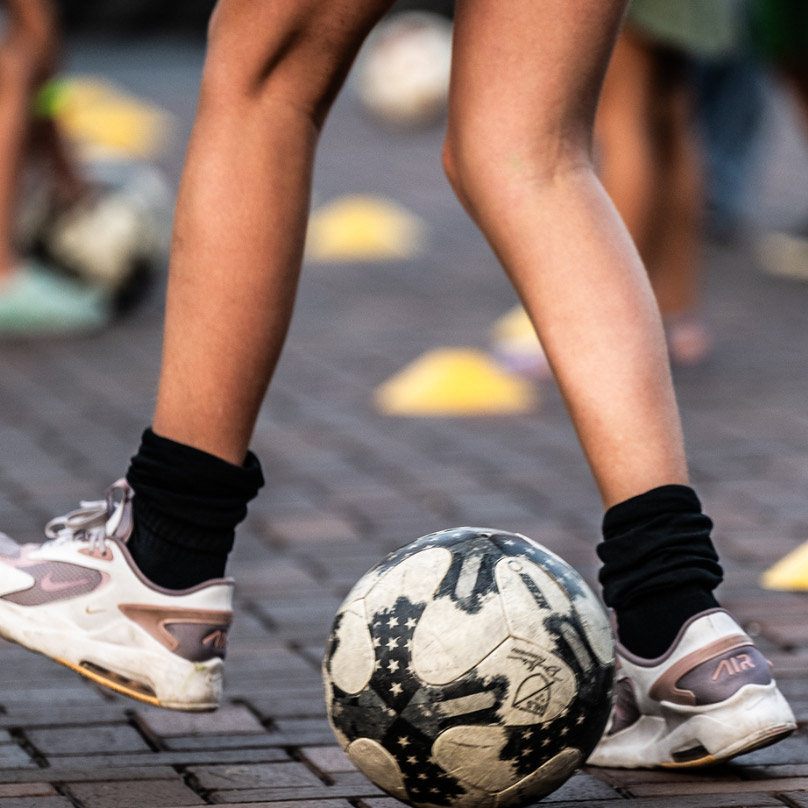 youthsoccer_ball-at-feet_850x850