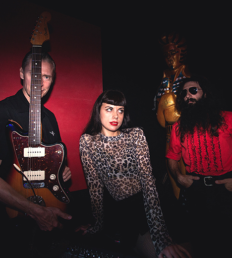 Levitt_messer-chups-square-468×520