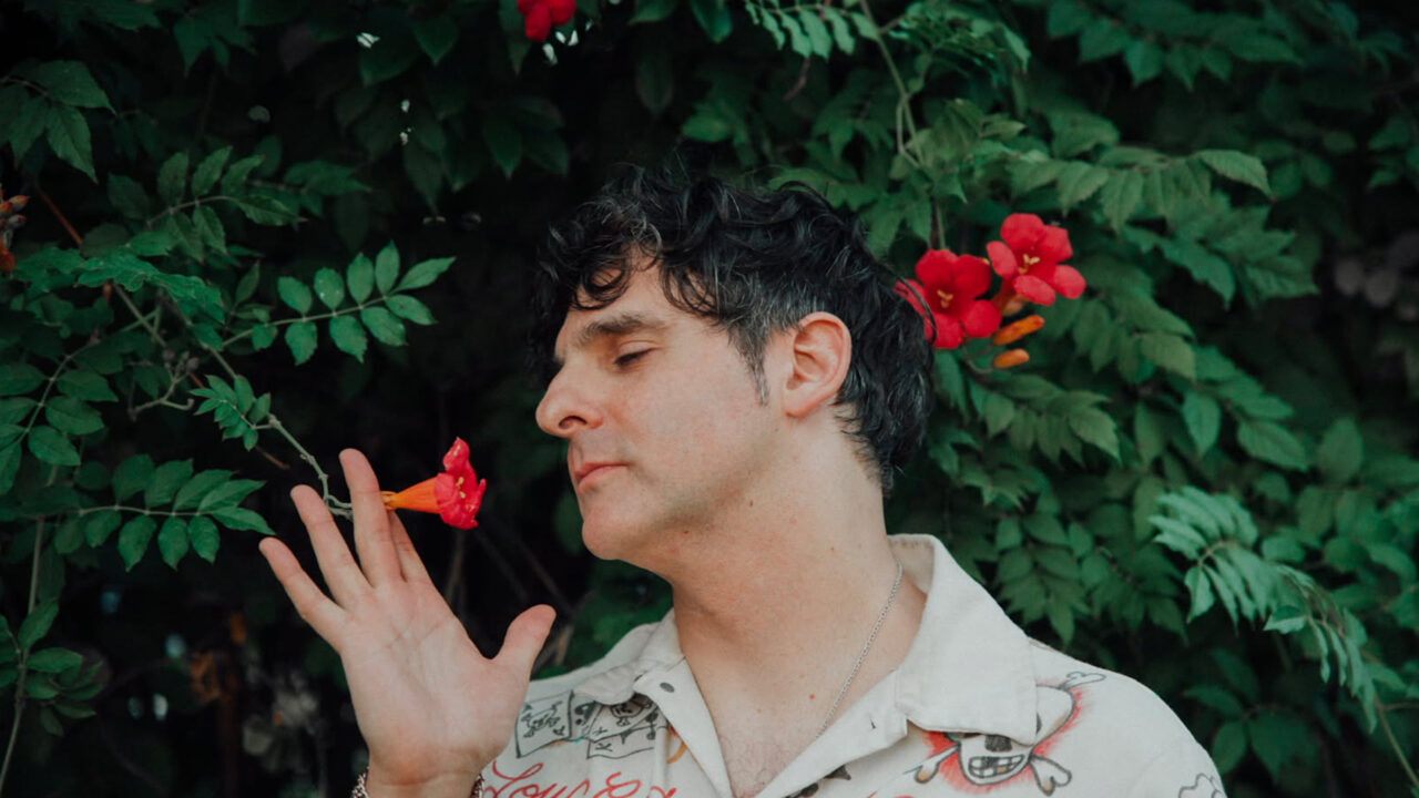 UT_low-cut-connie-1920×1080