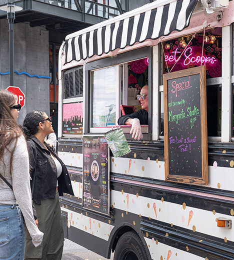 food-vendors-mon-mel-ice-cream-square-468×520