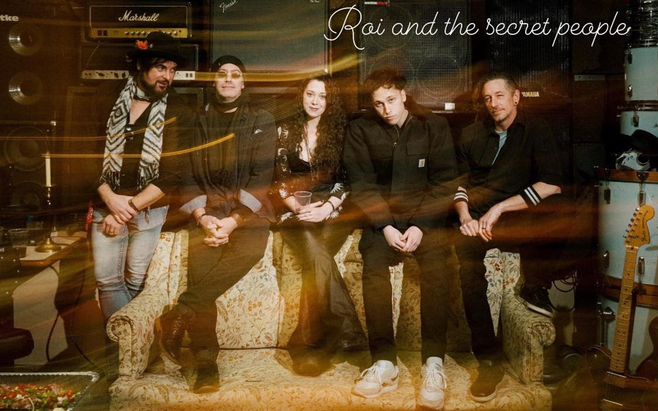 RoiAndTheSecretPeople