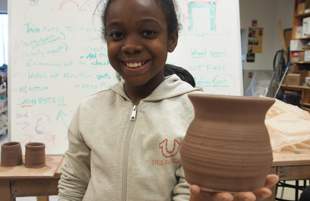 girl-with-pottery